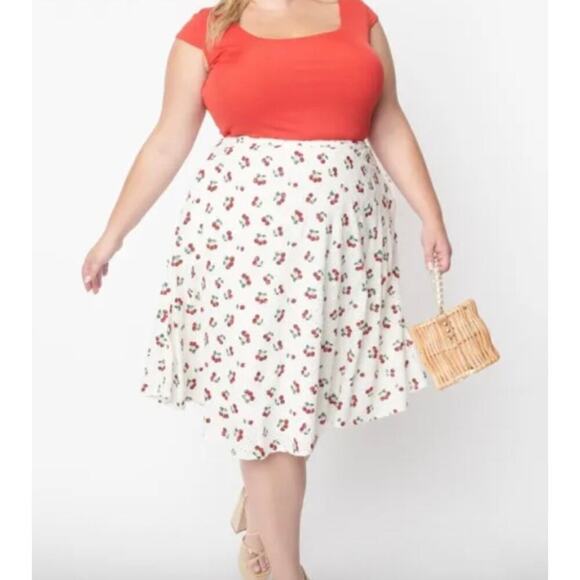 Unique Vintage X Collectif White Cherry Eyelet Skirt Sz S #40 - Picture 2 of 2